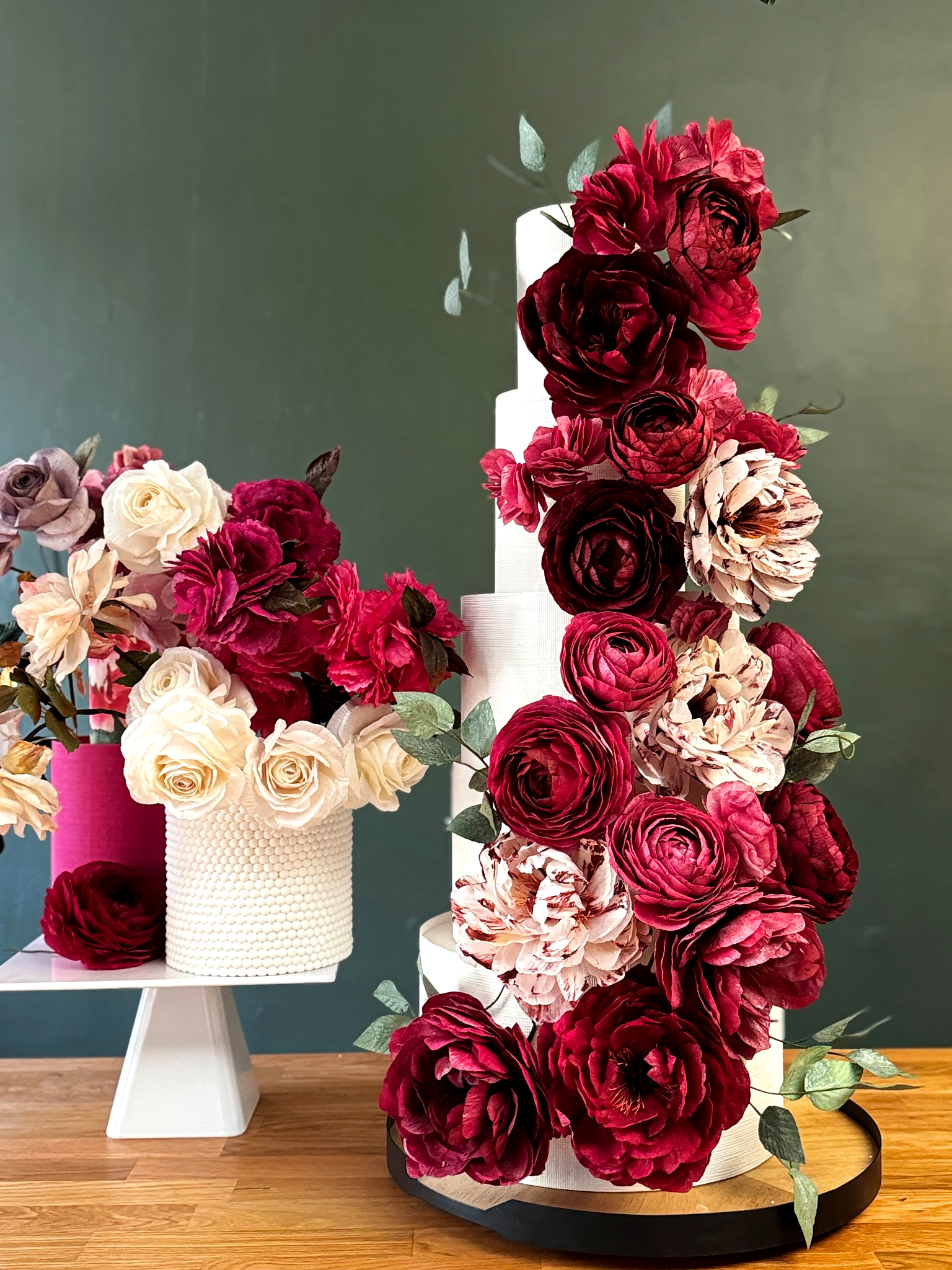 Composition Matters: Applying Florist Rules to Wafer‑Paper Cake Flowers (…and why I finally stopped gluing three roses to a eucalyptus sprig)